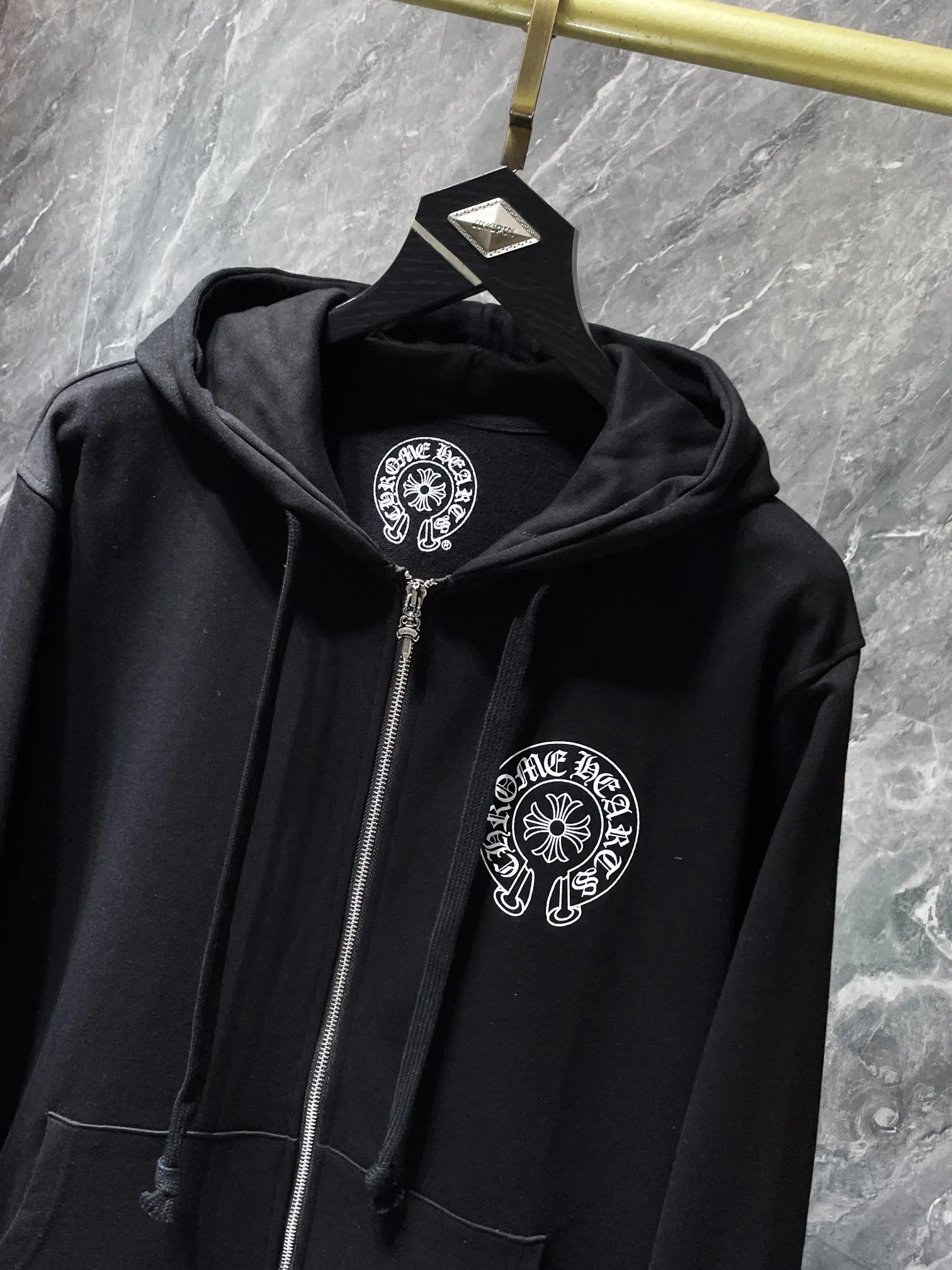 P260 Chrome Hearts Autumn and Winter 2025 Counter Synchronization ❤️ City limited edition, classic horseshoe cross Sanskrit large flower arm zipper sweatshirt Improved customized version 1:1 high-weight high-quality fabric Recommended color: white black Size: S, M, L, XL